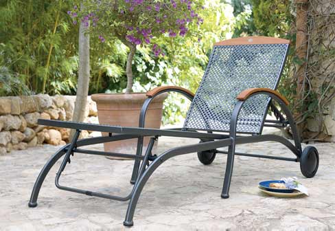 Wheeled recliners and outdoor deckchairs for the discerning Australian outdoor garden, backyard and patio